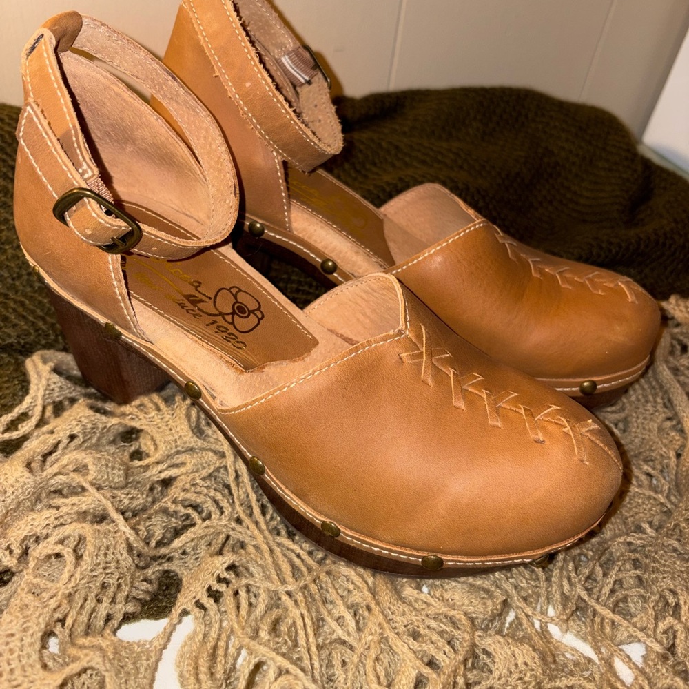 Sbicca Tan Leather Mules with Wooden Heel